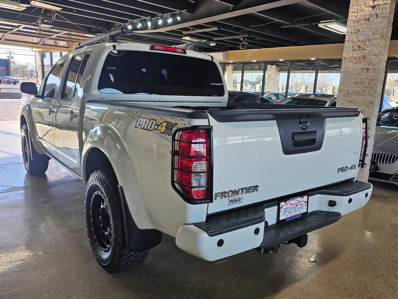 Nissan Frontier 4WD Crew Cab SWB Auto PRO-4X 2013