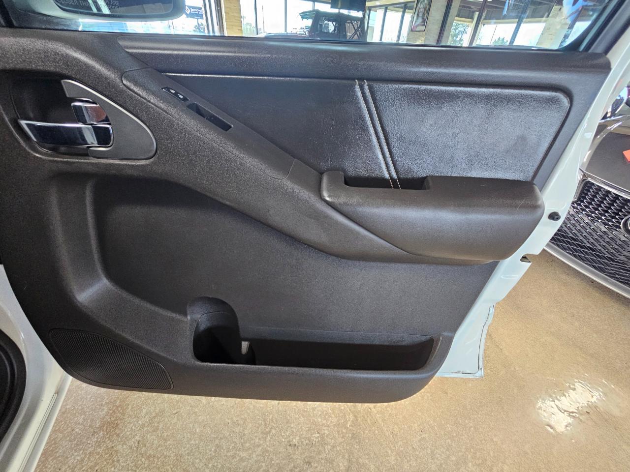 Nissan Frontier 4WD Crew Cab SWB Auto PRO-4X 2013