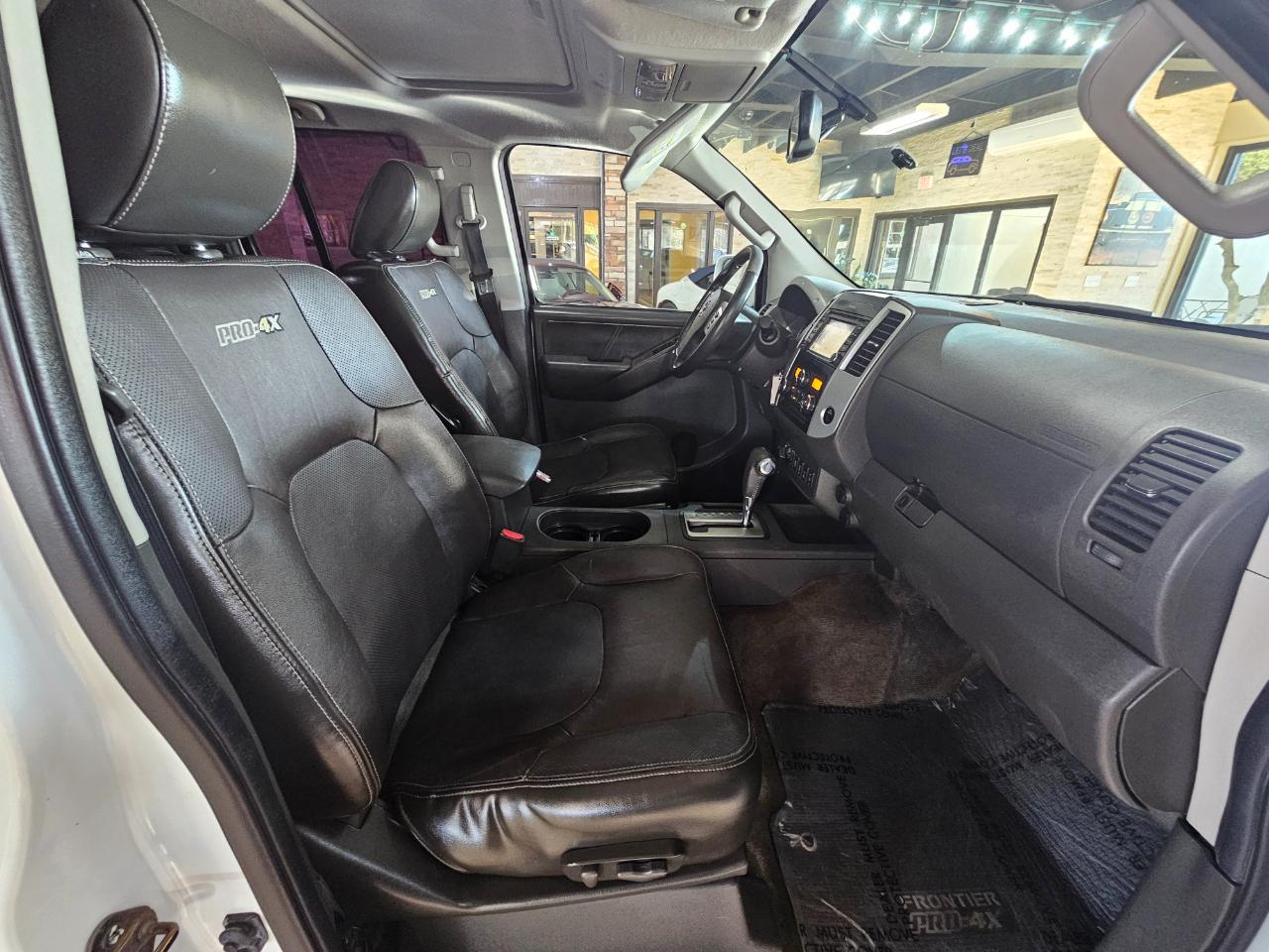 Nissan Frontier 4WD Crew Cab SWB Auto PRO-4X 2013