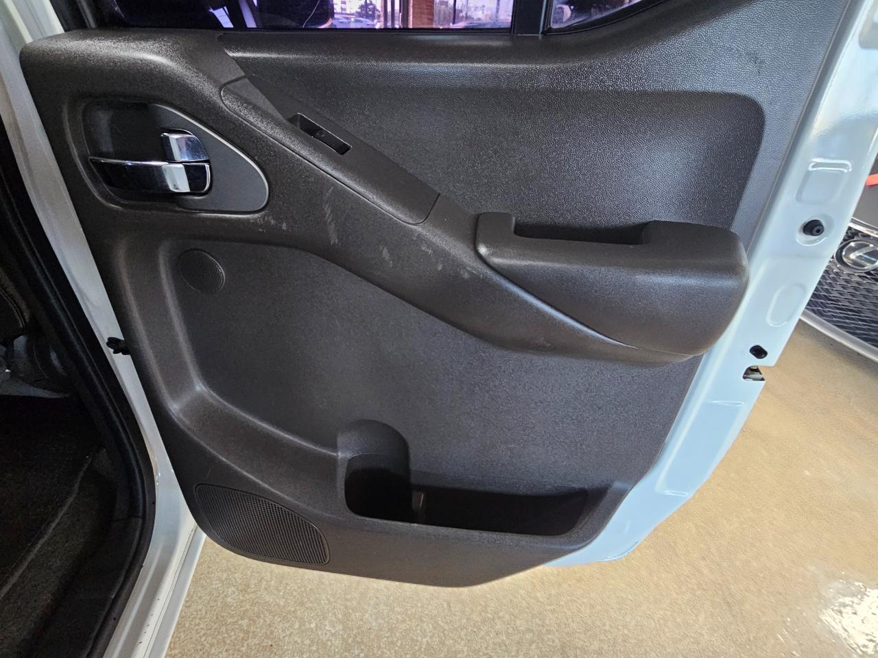 Nissan Frontier 4WD Crew Cab SWB Auto PRO-4X 2013