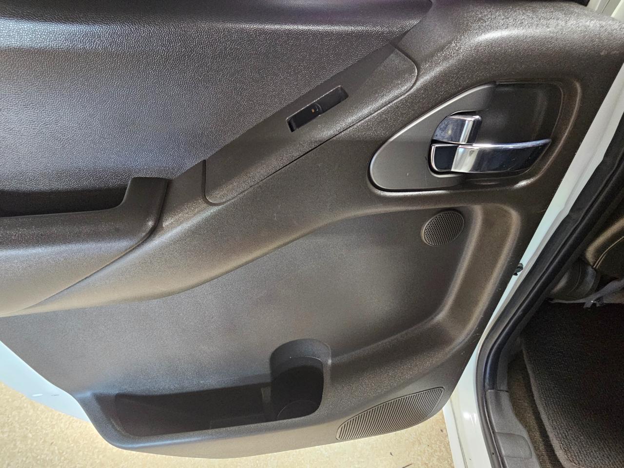 Nissan Frontier 4WD Crew Cab SWB Auto PRO-4X 2013