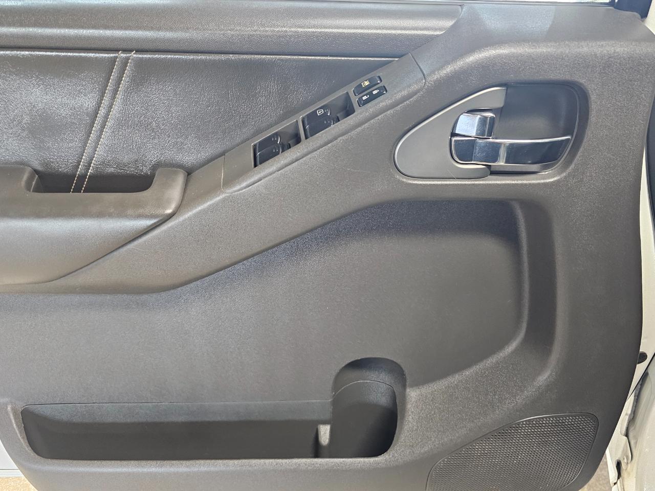 Nissan Frontier 4WD Crew Cab SWB Auto PRO-4X 2013