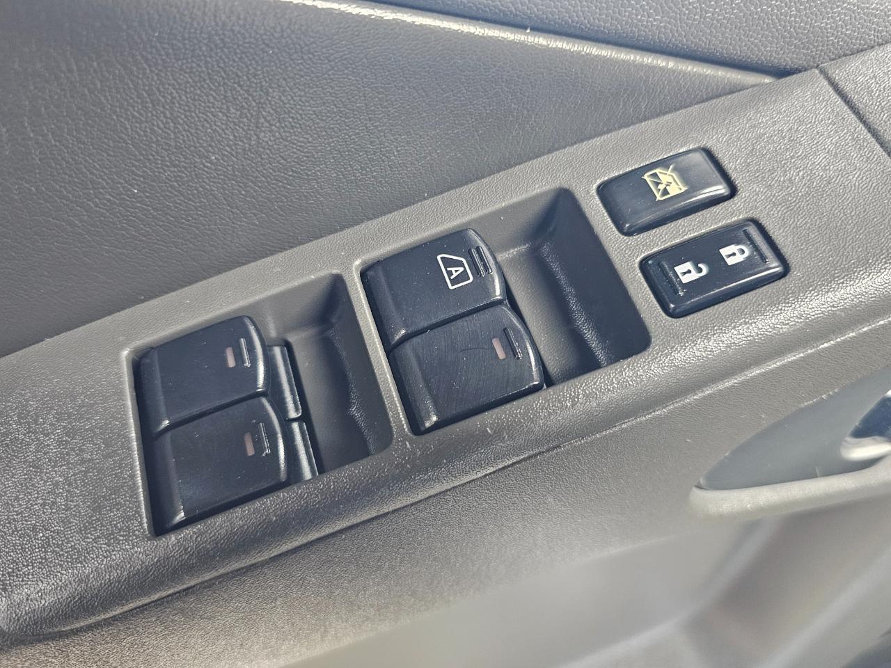 Nissan Frontier 4WD Crew Cab SWB Auto PRO-4X 2013