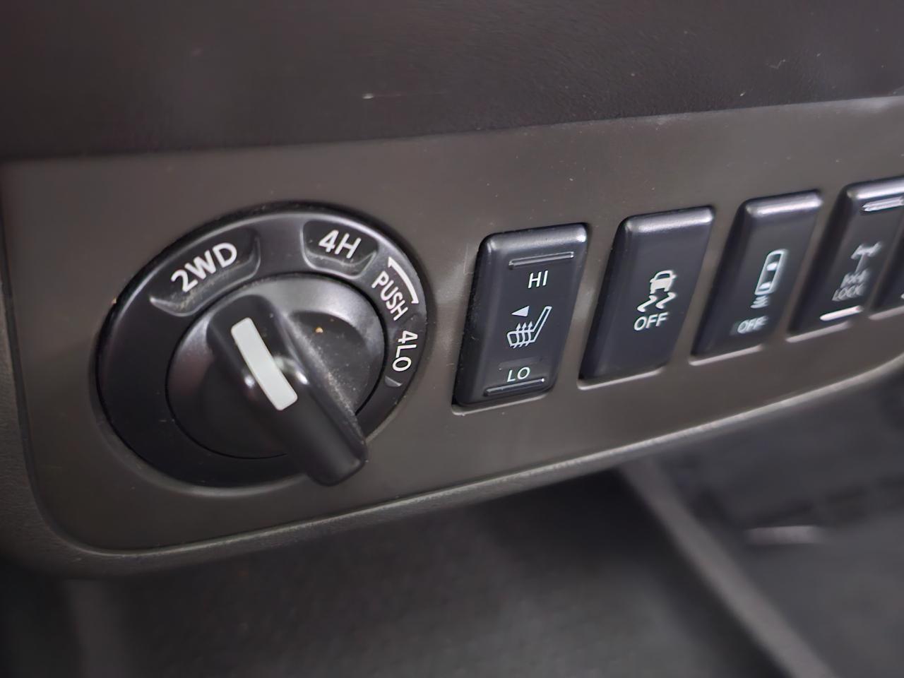 Nissan Frontier 4WD Crew Cab SWB Auto PRO-4X 2013