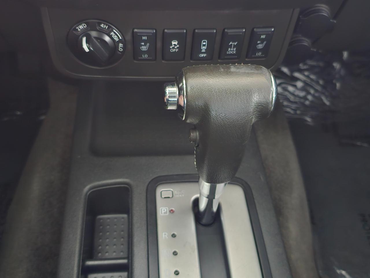 Nissan Frontier 4WD Crew Cab SWB Auto PRO-4X 2013