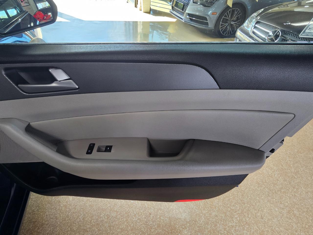 Hyundai Sonata 4dr Sdn 2.4L SE 2015