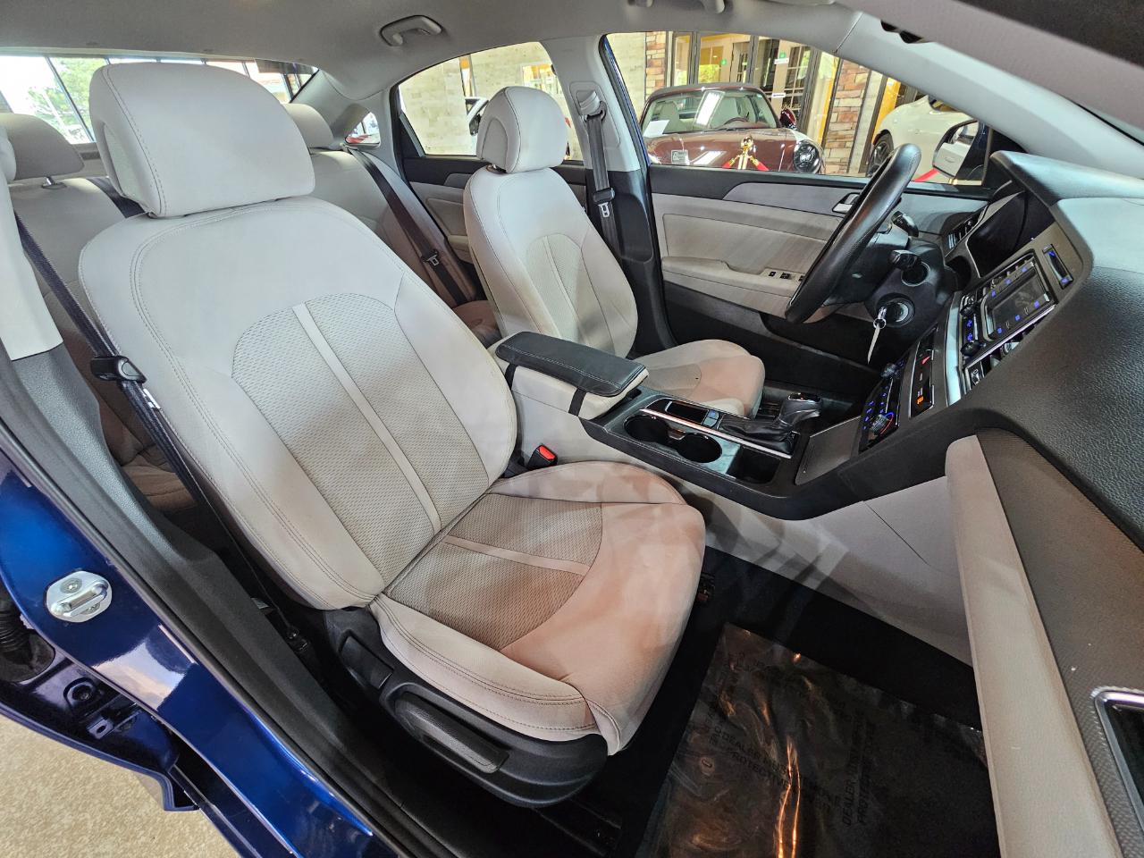 Hyundai Sonata 4dr Sdn 2.4L SE 2015