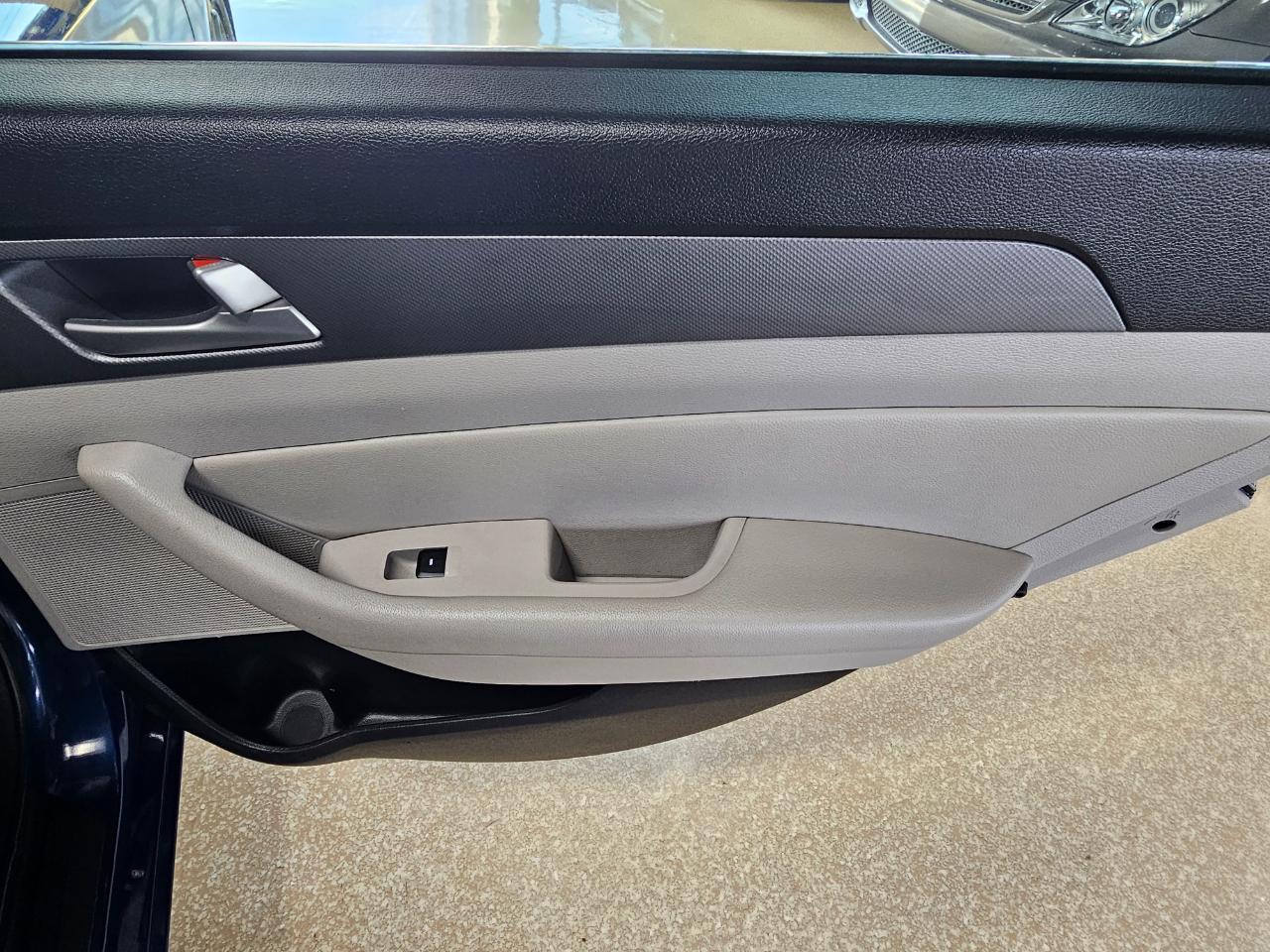 Hyundai Sonata 4dr Sdn 2.4L SE 2015