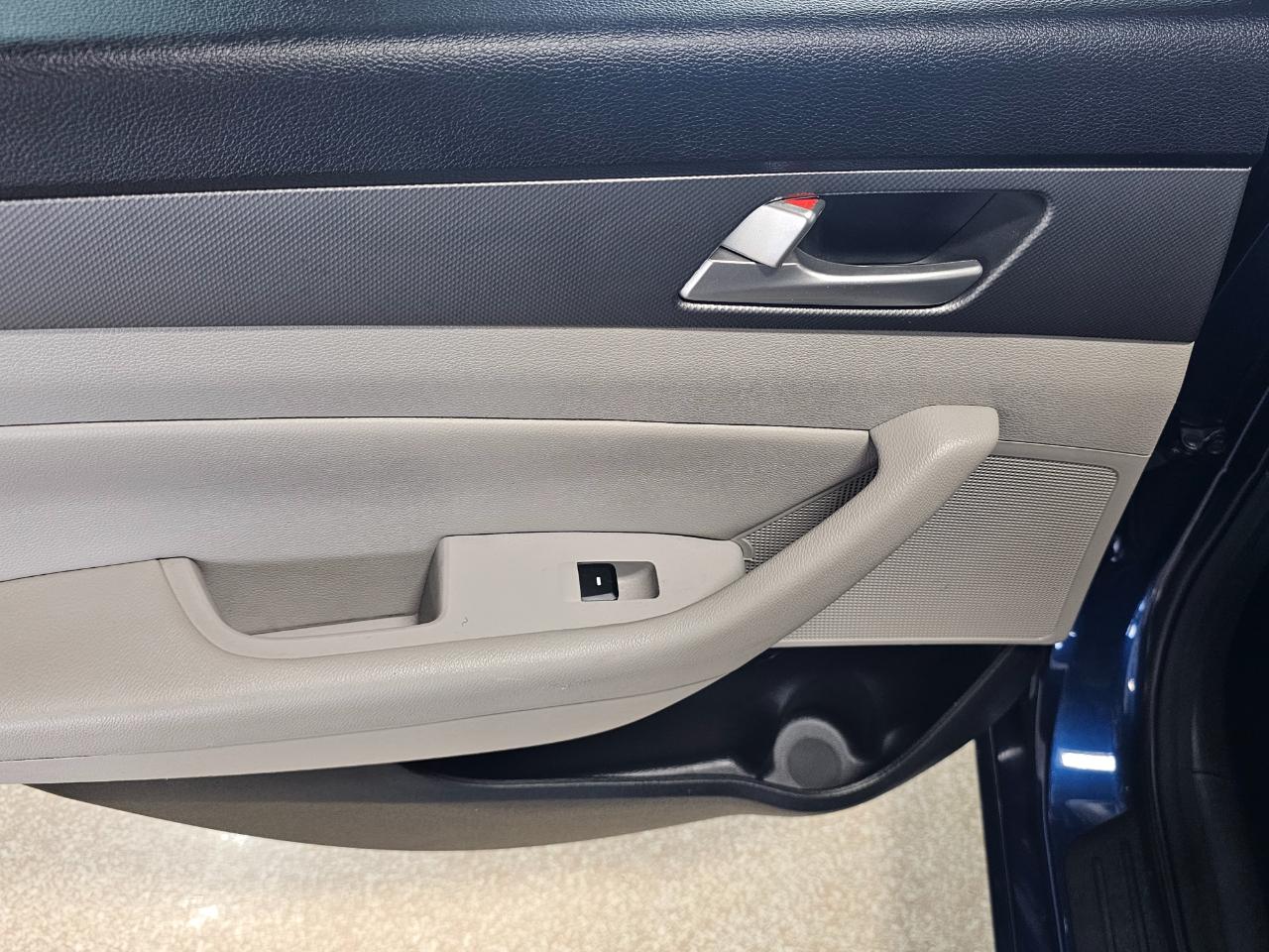 Hyundai Sonata 4dr Sdn 2.4L SE 2015