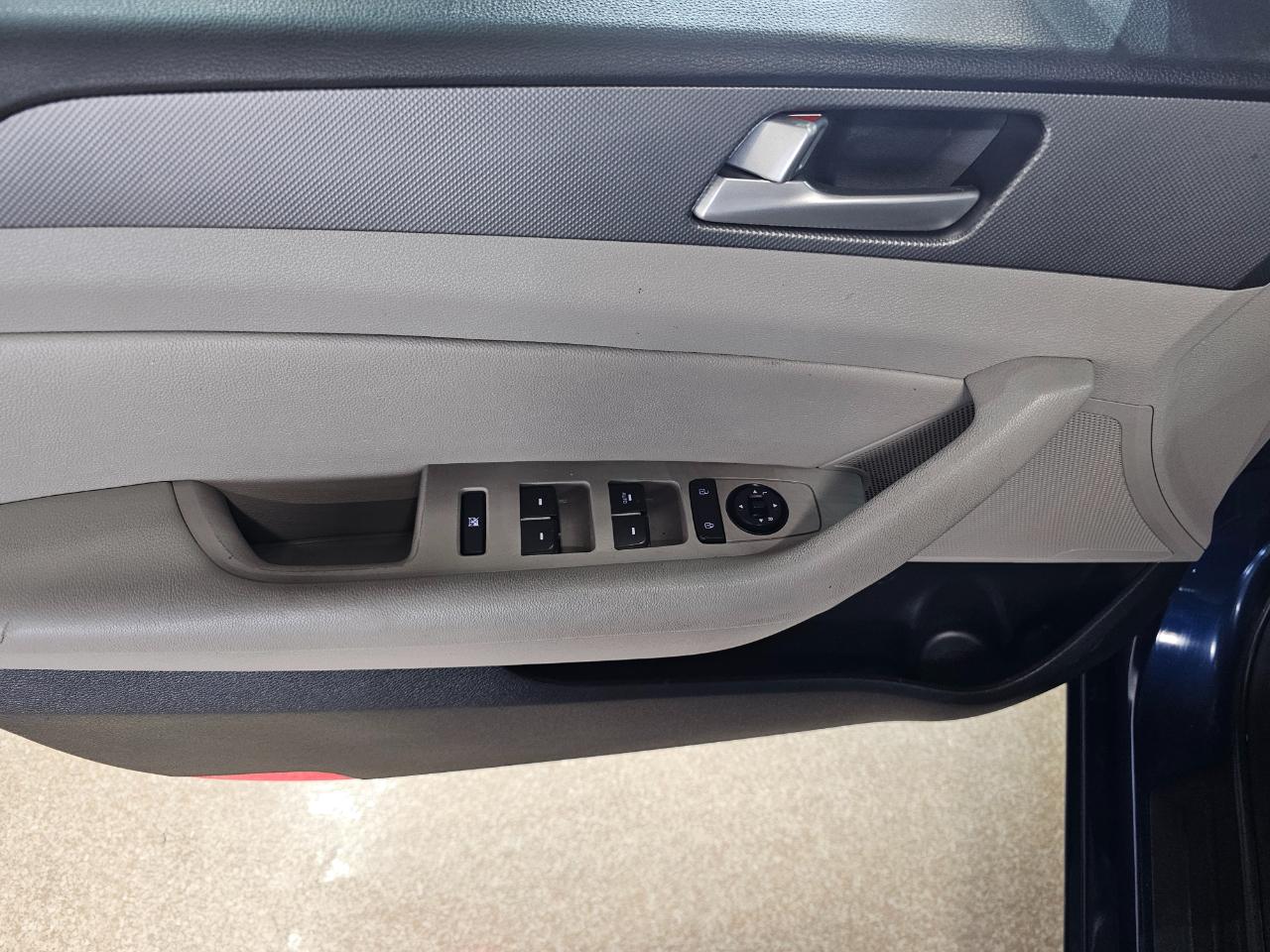 Hyundai Sonata 4dr Sdn 2.4L SE 2015