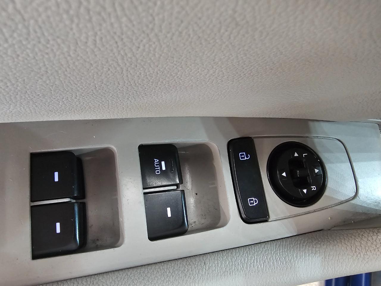 Hyundai Sonata 4dr Sdn 2.4L SE 2015