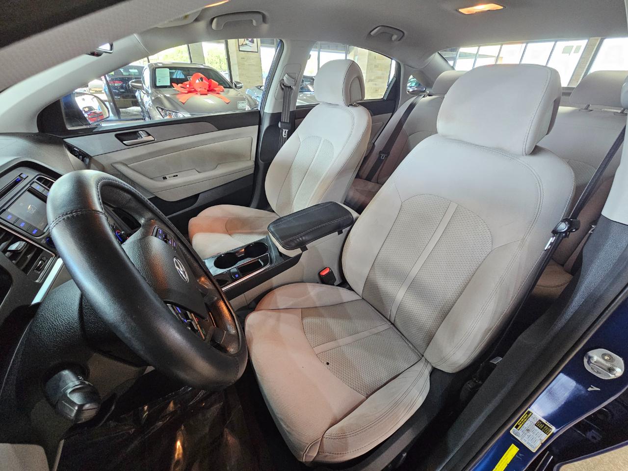 Hyundai Sonata 4dr Sdn 2.4L SE 2015