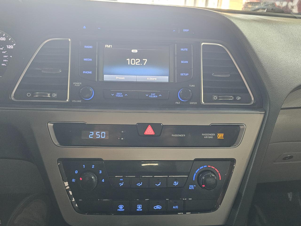 Hyundai Sonata 4dr Sdn 2.4L SE 2015