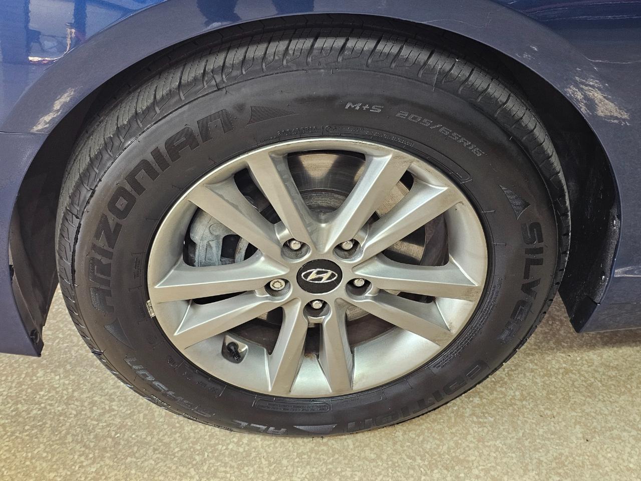 Hyundai Sonata 4dr Sdn 2.4L SE 2015