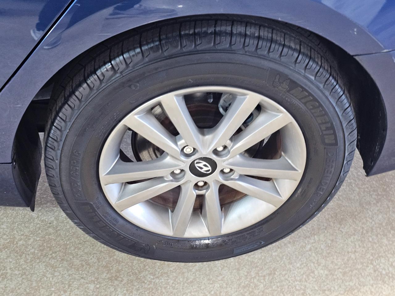 Hyundai Sonata 4dr Sdn 2.4L SE 2015