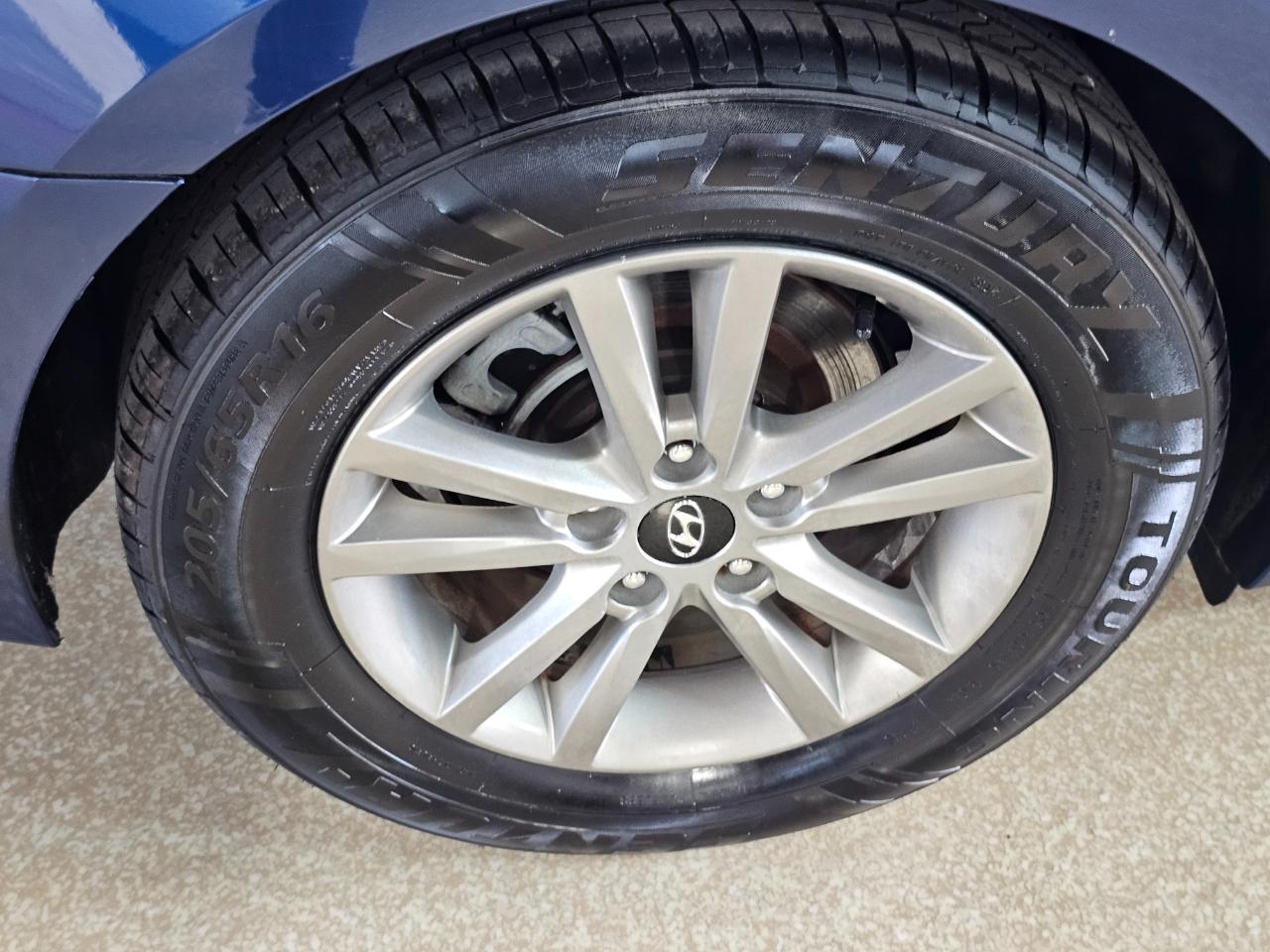 Hyundai Sonata 4dr Sdn 2.4L SE 2015