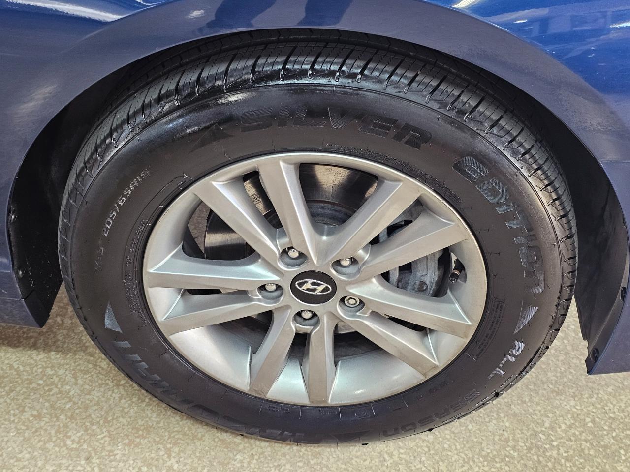 Hyundai Sonata 4dr Sdn 2.4L SE 2015