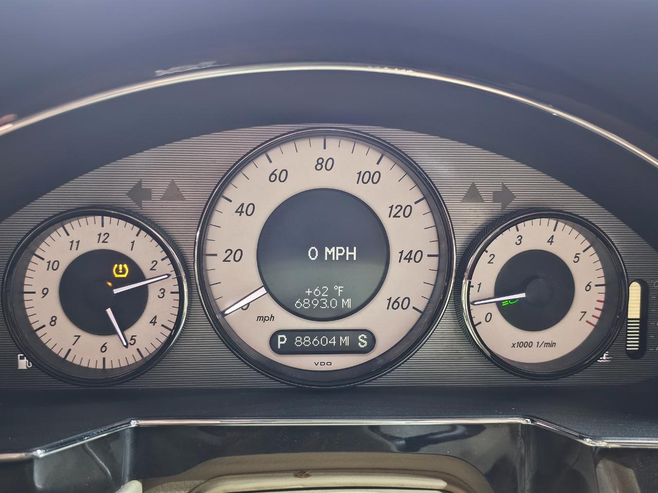 Mercedes-Benz CLS-Class 4dr Sdn 5.5L 2009