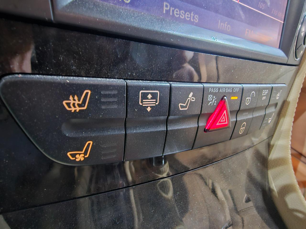 Mercedes-Benz CLS-Class 4dr Sdn 5.5L 2009