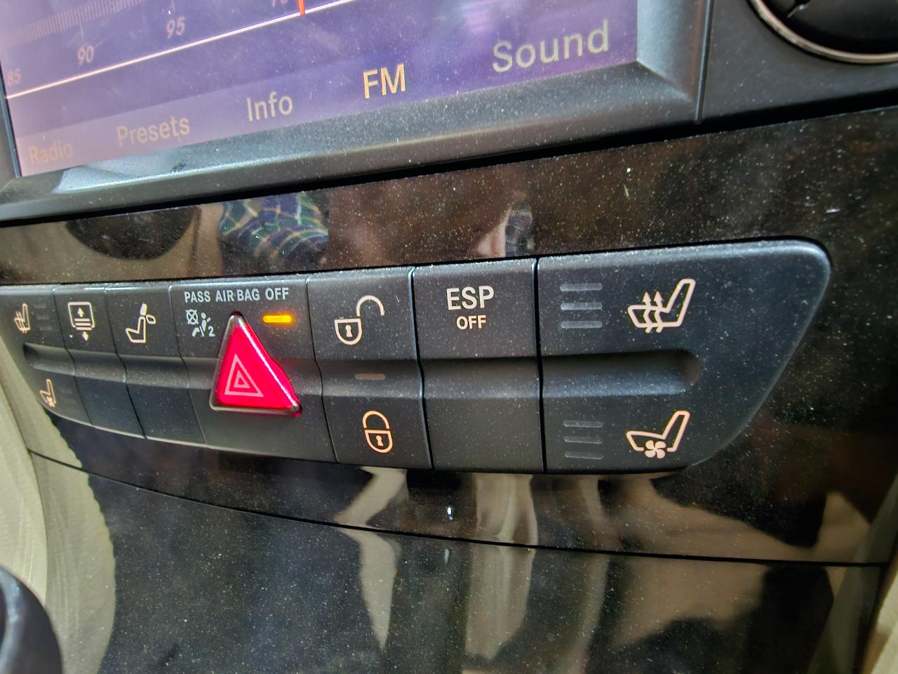 Mercedes-Benz CLS-Class 4dr Sdn 5.5L 2009