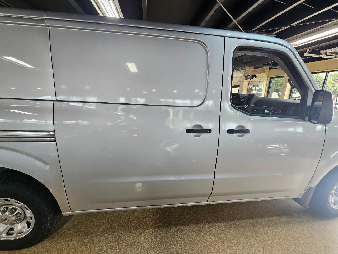 Nissan NV Cargo NV1500 Standard Roof V6 SV 2017