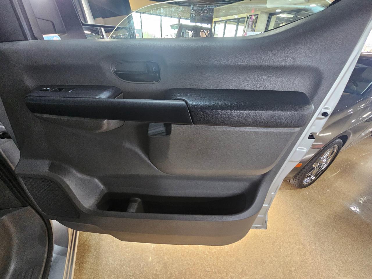 Nissan NV Cargo NV1500 Standard Roof V6 SV 2017