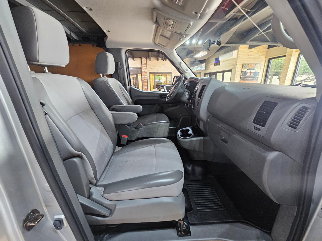 Nissan NV Cargo NV1500 Standard Roof V6 SV 2017