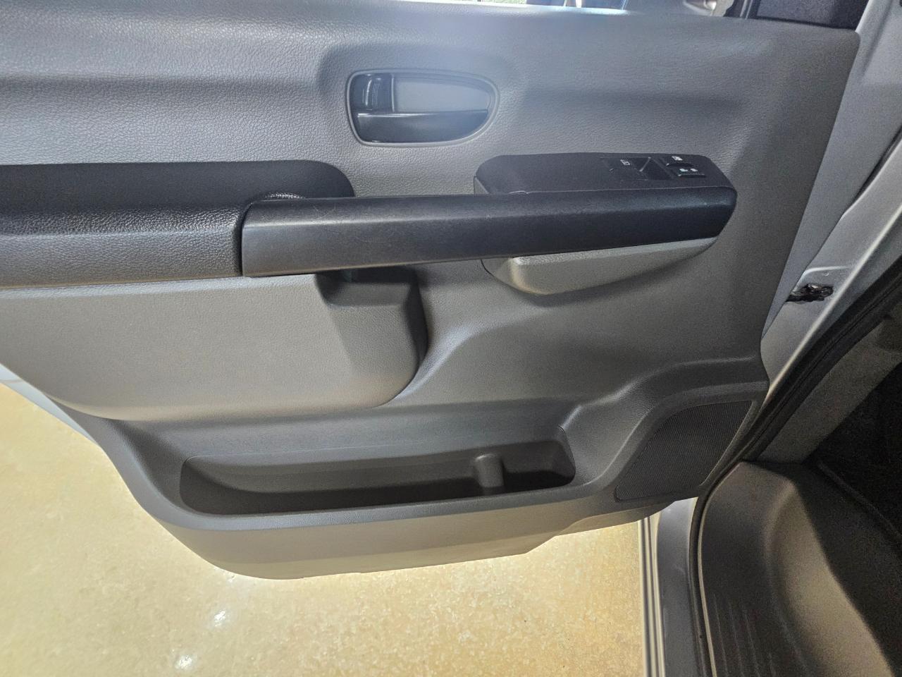 Nissan NV Cargo NV1500 Standard Roof V6 SV 2017