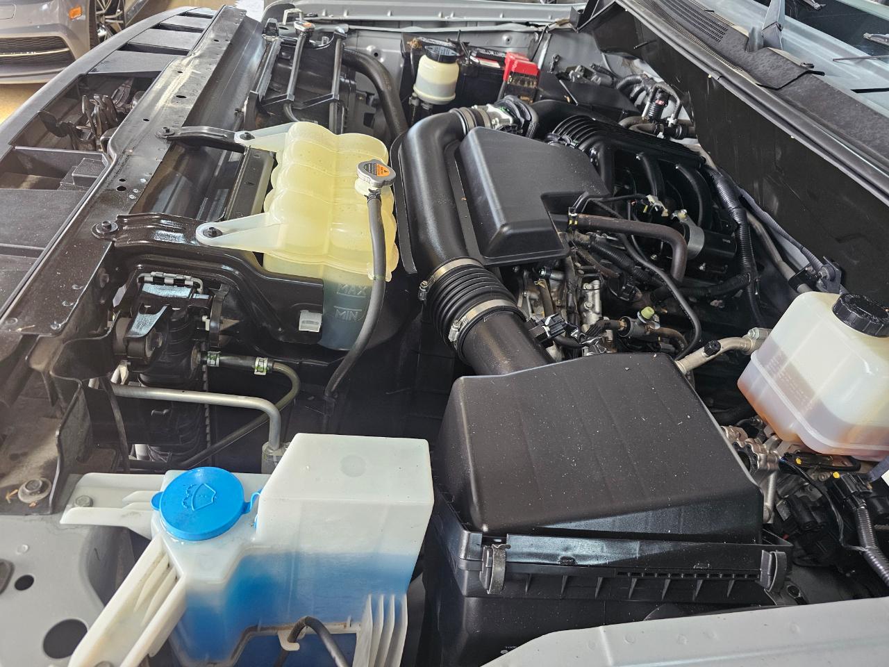 Nissan NV Cargo NV1500 Standard Roof V6 SV 2017