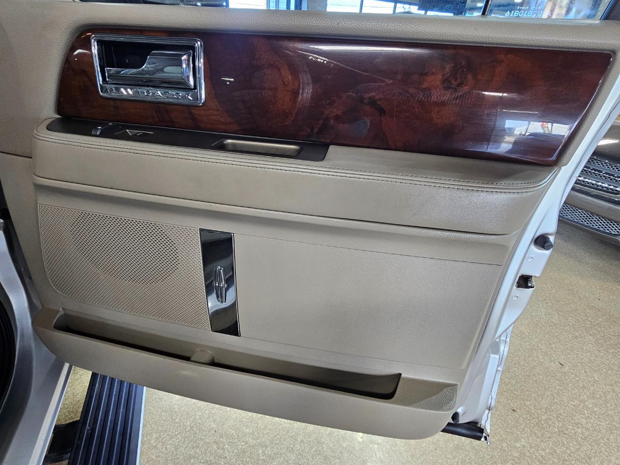 Lincoln Navigator 4WD 4dr 2014