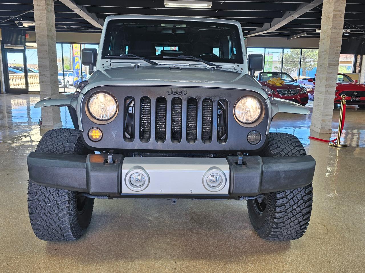 Jeep Wrangler Unlimited 4WD 4dr Sahara 2012