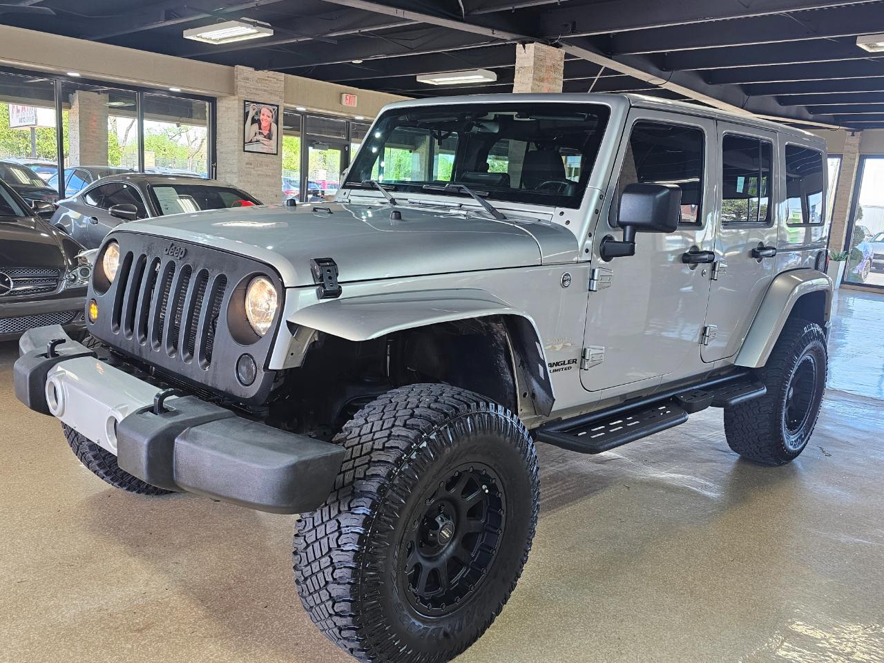 Jeep Wrangler Unlimited 4WD 4dr Sahara 2012