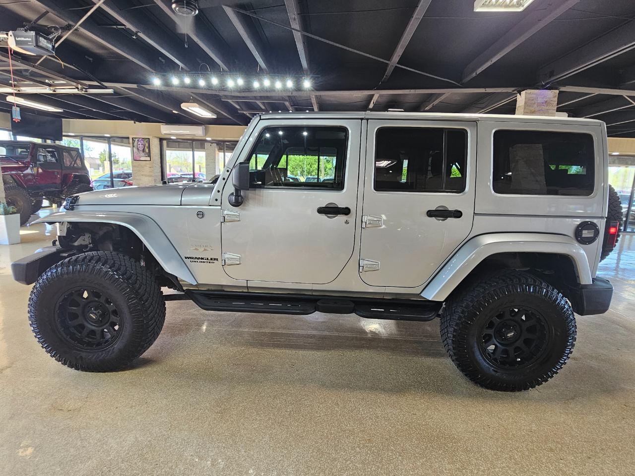 Jeep Wrangler Unlimited 4WD 4dr Sahara 2012