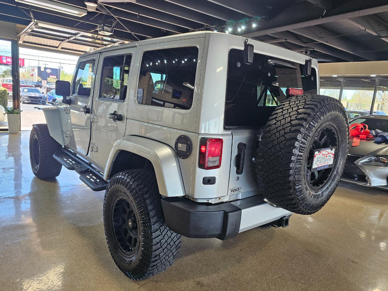 Jeep Wrangler Unlimited 4WD 4dr Sahara 2012