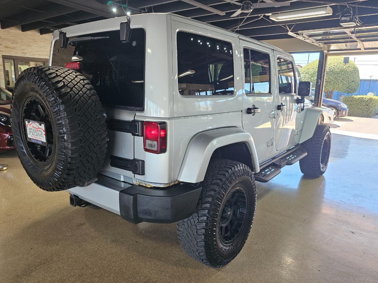 Jeep Wrangler Unlimited 4WD 4dr Sahara 2012