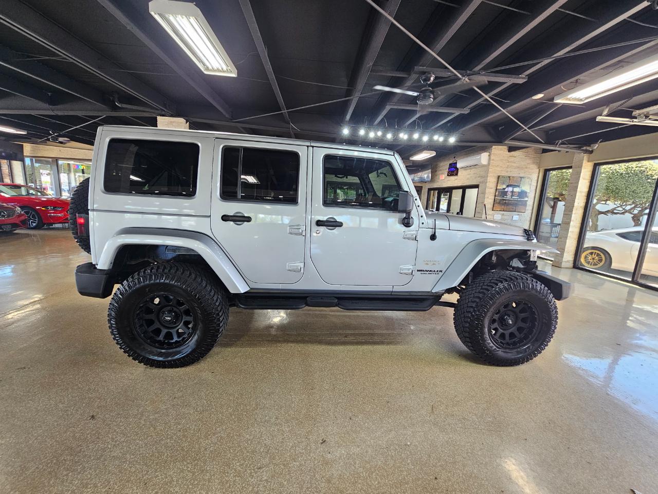 Jeep Wrangler Unlimited 4WD 4dr Sahara 2012