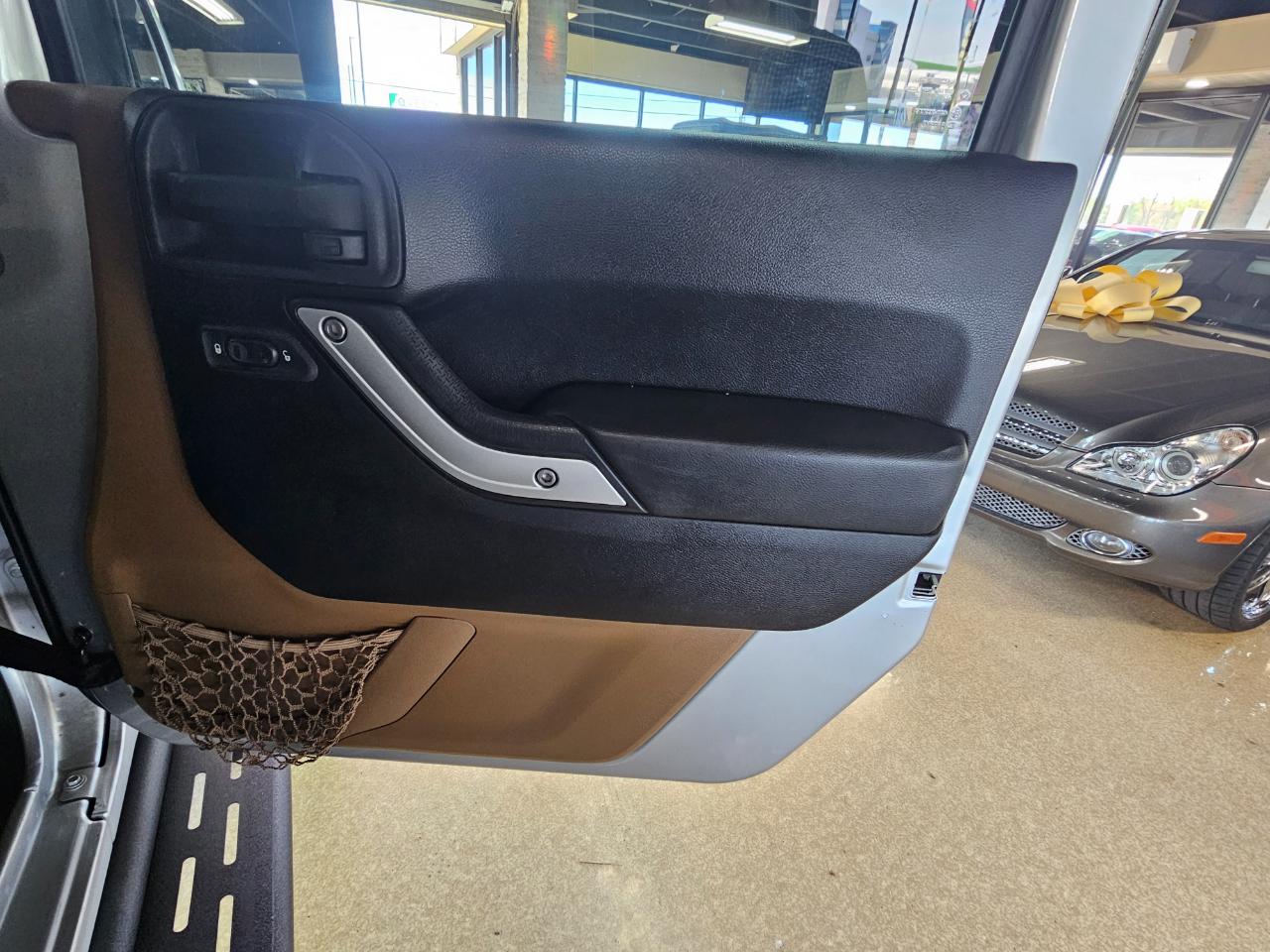 Jeep Wrangler Unlimited 4WD 4dr Sahara 2012