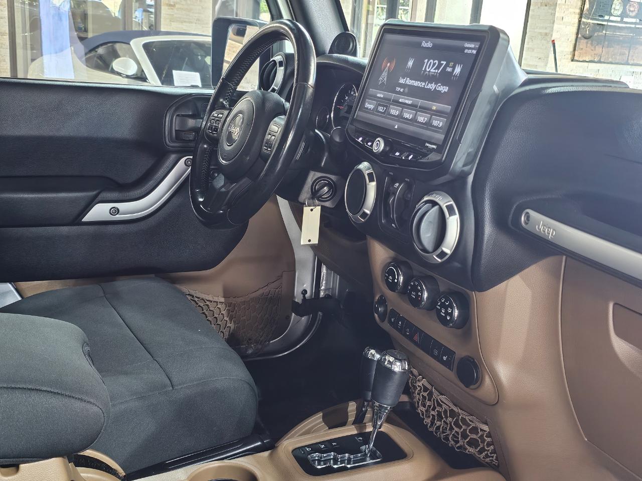 Jeep Wrangler Unlimited 4WD 4dr Sahara 2012