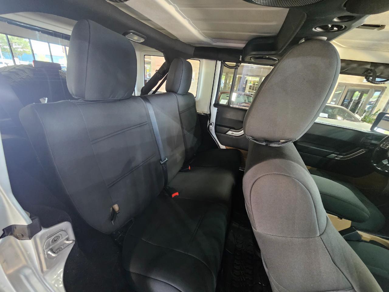 Jeep Wrangler Unlimited 4WD 4dr Sahara 2012