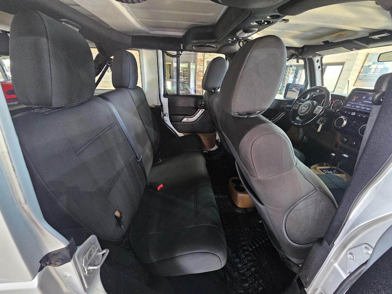 Jeep Wrangler Unlimited 4WD 4dr Sahara 2012