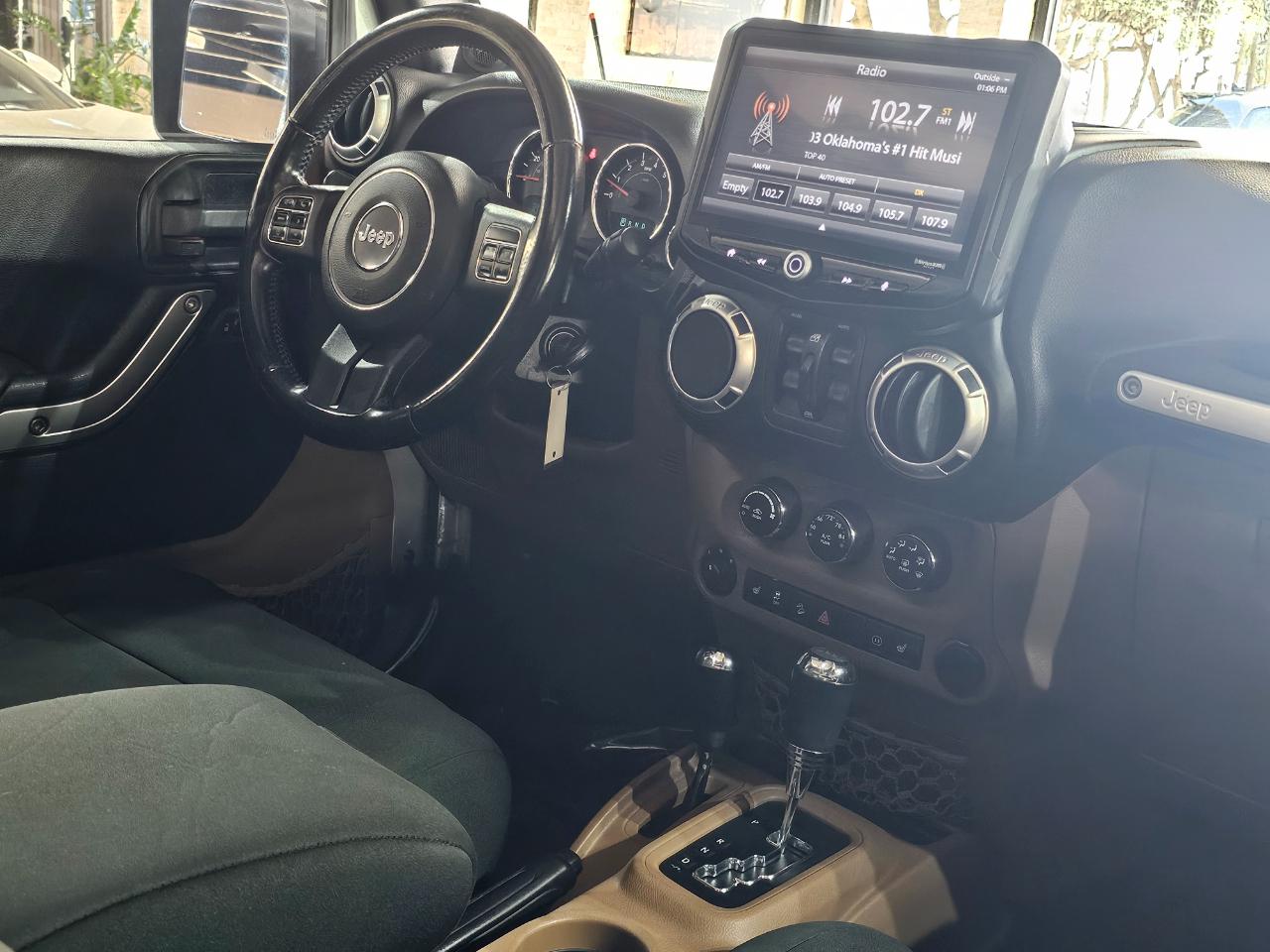 Jeep Wrangler Unlimited 4WD 4dr Sahara 2012