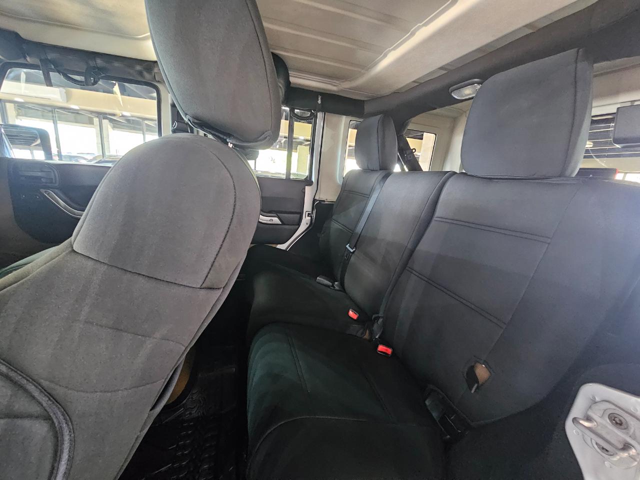 Jeep Wrangler Unlimited 4WD 4dr Sahara 2012