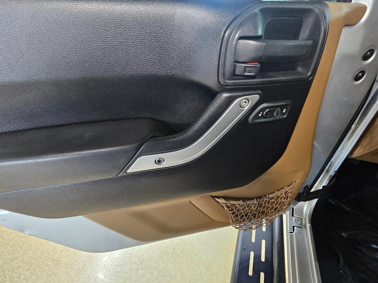 Jeep Wrangler Unlimited 4WD 4dr Sahara 2012