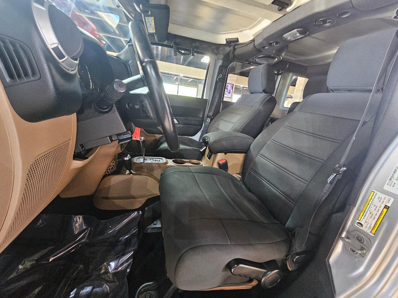 Jeep Wrangler Unlimited 4WD 4dr Sahara 2012