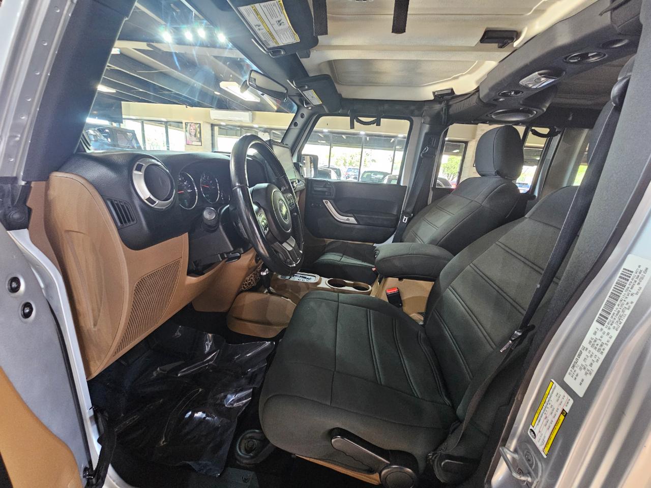 Jeep Wrangler Unlimited 4WD 4dr Sahara 2012