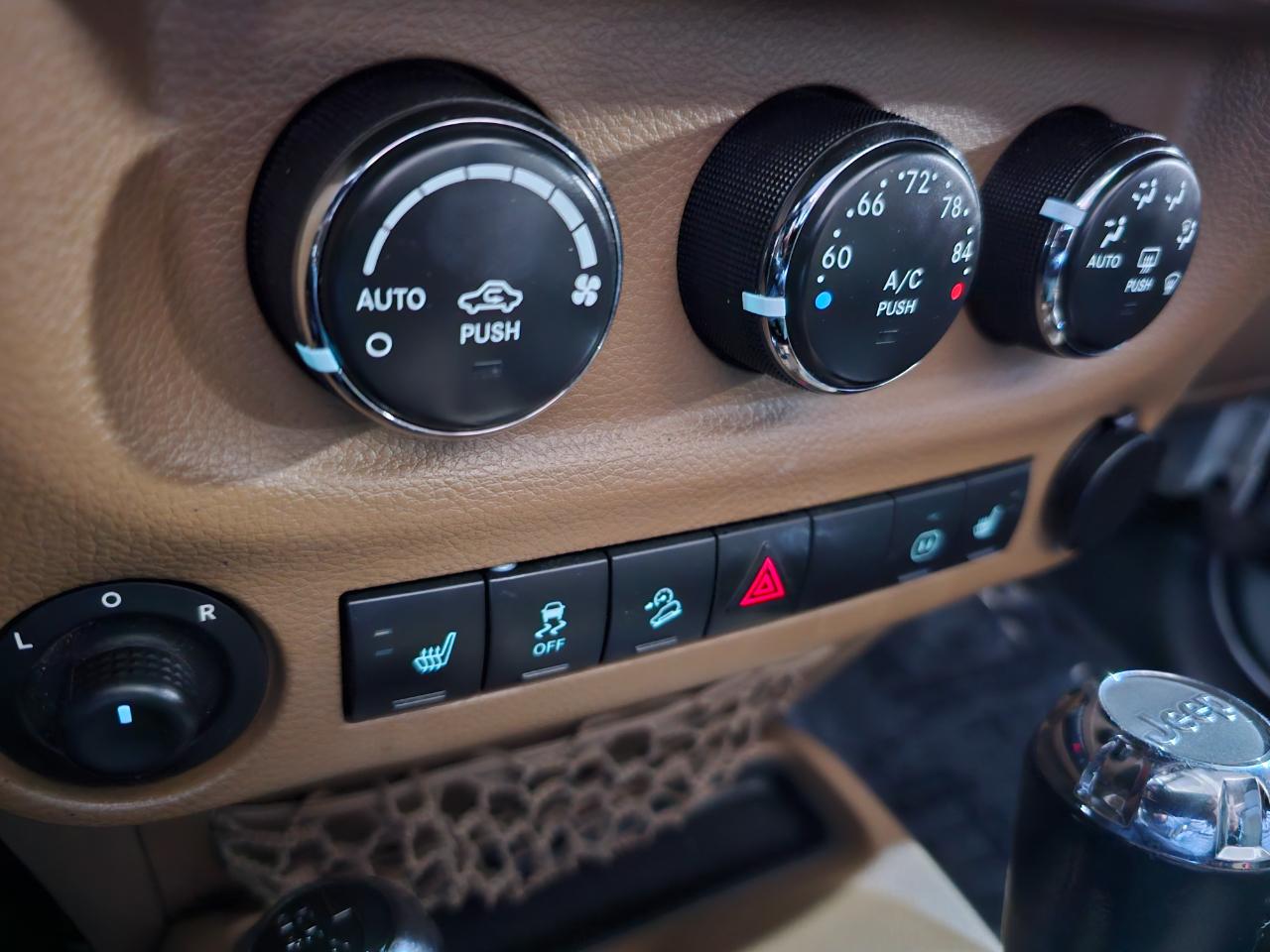 Jeep Wrangler Unlimited 4WD 4dr Sahara 2012