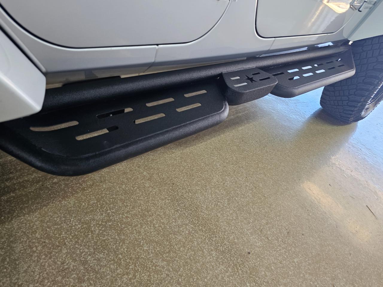 Jeep Wrangler Unlimited 4WD 4dr Sahara 2012