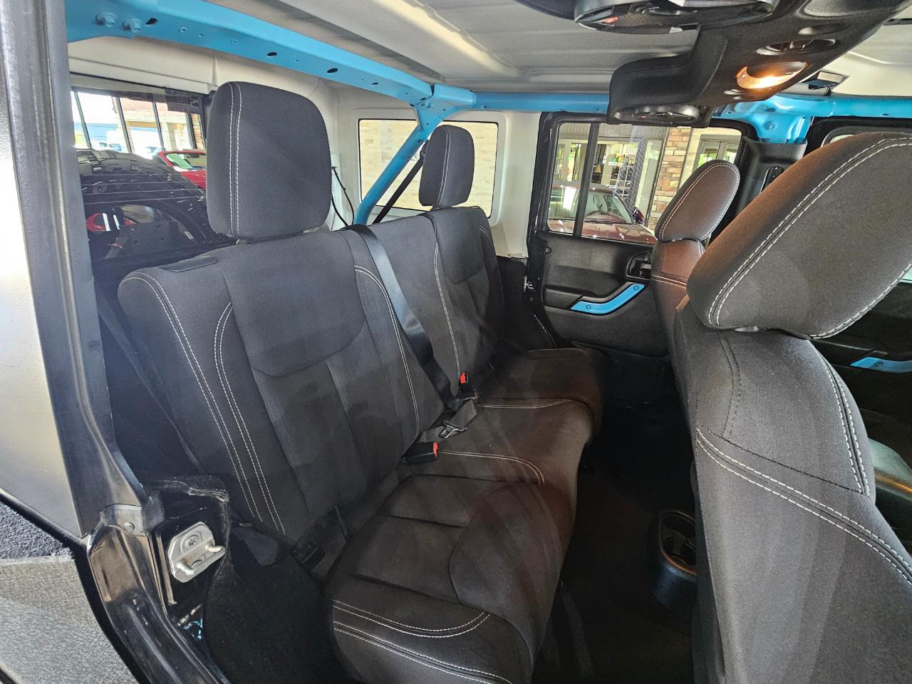 Jeep Wrangler Unlimited 4WD 4dr Sahara 2016