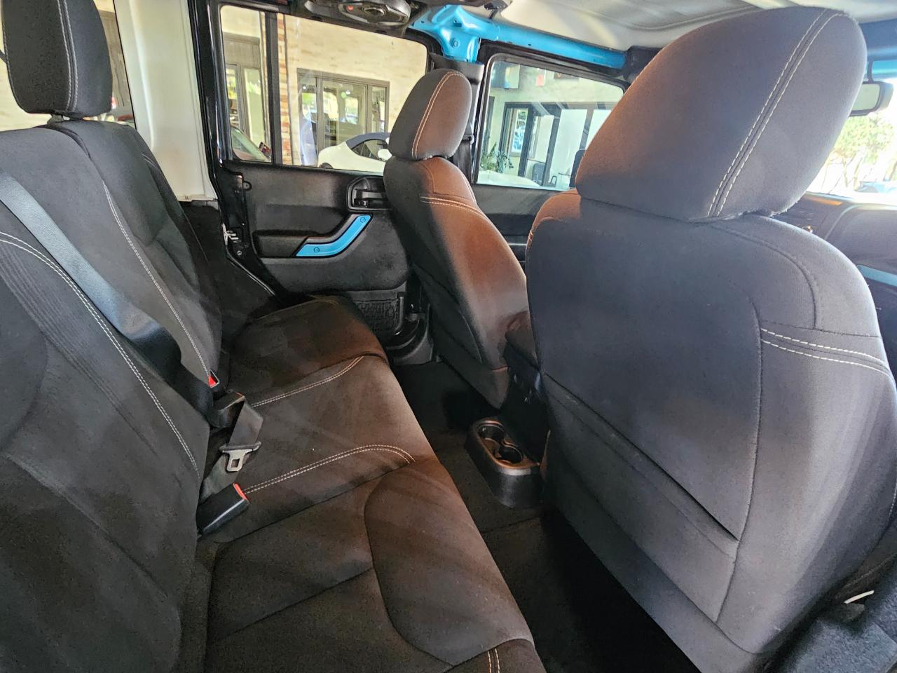 Jeep Wrangler Unlimited 4WD 4dr Sahara 2016