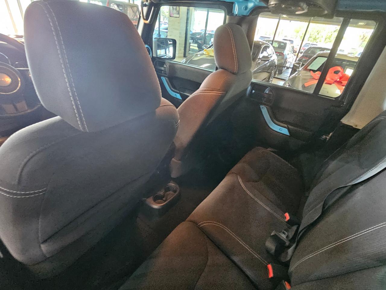 Jeep Wrangler Unlimited 4WD 4dr Sahara 2016